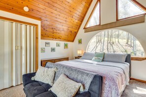 Apartment (0 Bedroom) | Desk, laptop workspace, bed sheets - Blissful North Carolina Mountain Vacation Rental! (Mars Hill)