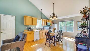 Cottage (3 Bedrooms) | Interior