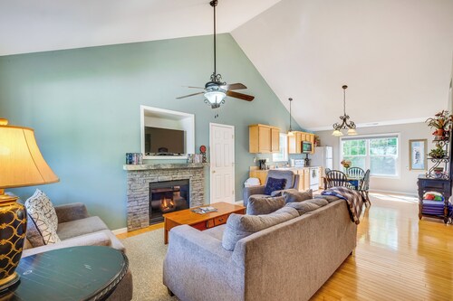 Taylorsville Lake Cottage Rental w/ Hot Tub!