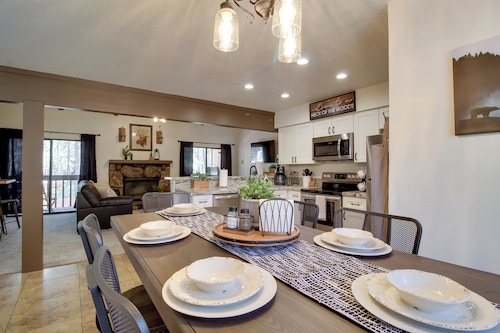 Forest-view Balcony: Pinetop-lakeside Condo