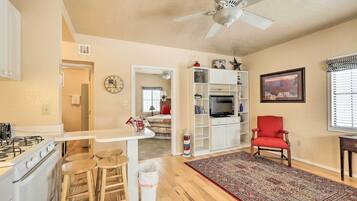 1 bedroom, bed sheets