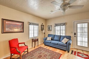 TV - Williams Vacation Rental w/ Mountain View! (Williams)