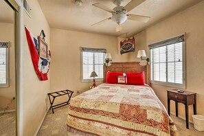 1 bedroom, bed sheets - Williams Vacation Rental w/ Mountain View! (Williams)