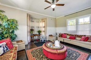 House (4 Bedrooms) | Interior - Spacious Historic Home w/ Yard & Deck! (High Point)