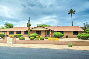 House (4 Bedrooms) | Interior - Modern Glendale Desert Destination w/ Patio! (Glendale)