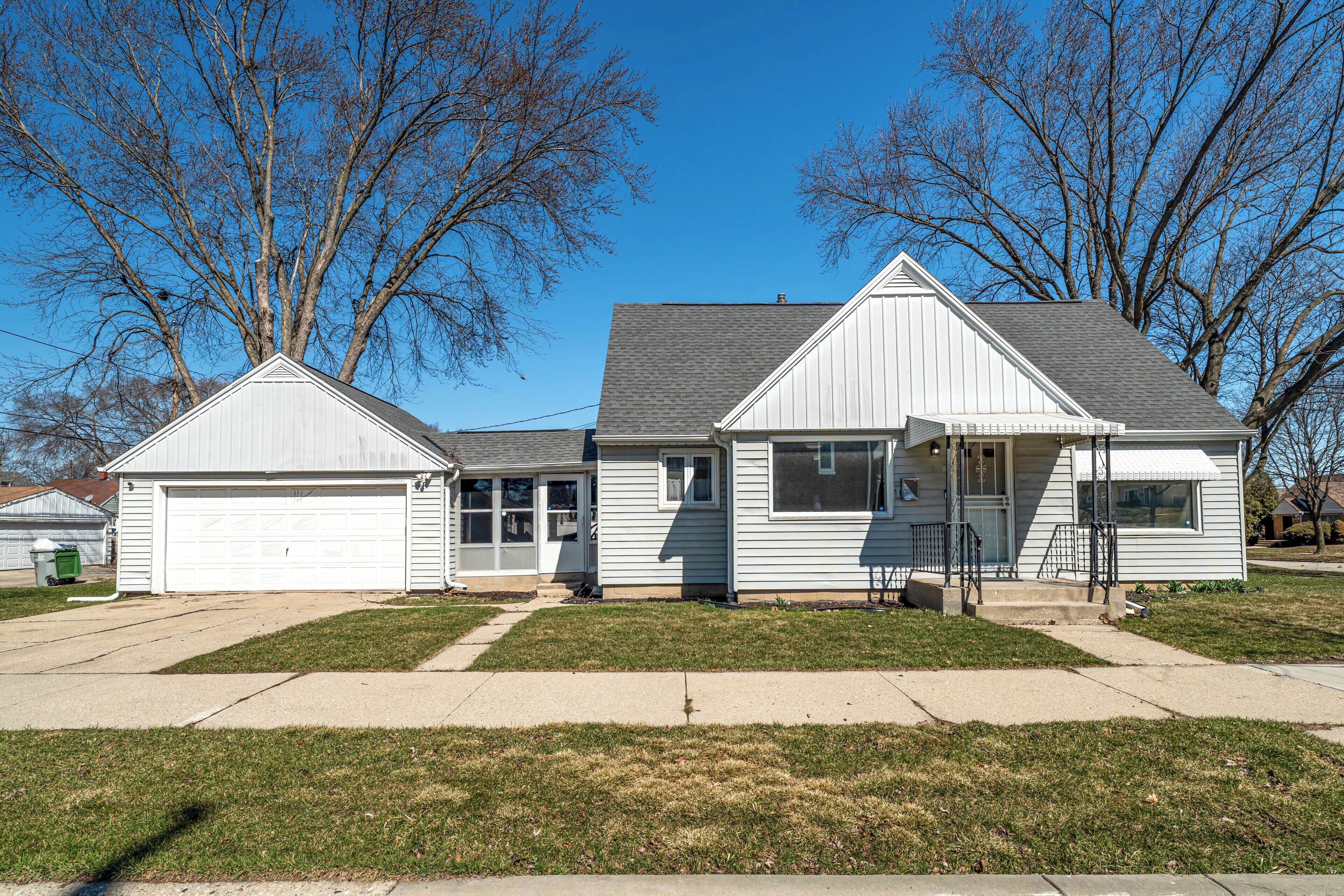 House (3 Bedrooms) | Front of property