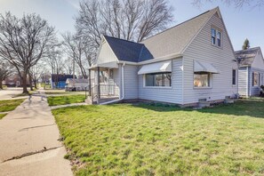 House (3 Bedrooms) | Interior - Milwaukee Vacation Rental ~ 7 Mi to Lake Michigan (Milwaukee)