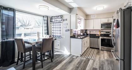 7 Mi to Lake Michigan: Milwaukee Vacation Rental