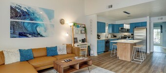 Breezy Cape Canaveral Townhome ~ 1 Mi to Beach!