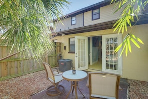 Interior - Breezy Cape Canaveral Townhome ~ 1 Mi to Beach! (Cape Canaveral)