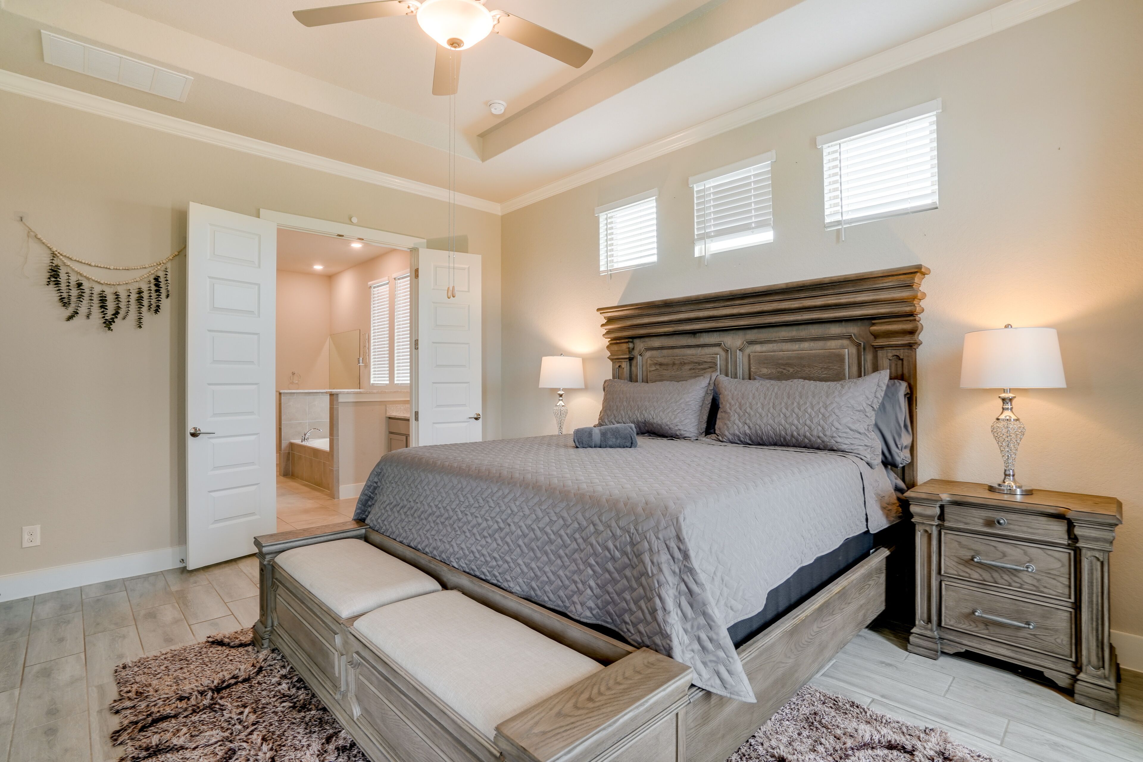 House (5 Bedrooms) | Interior