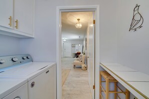 Apartment (0 Bedroom) | Interior - 10 Mi to Dtwn Phoenix: Studio w/ Outdoor Kitchen! (Phoenix)