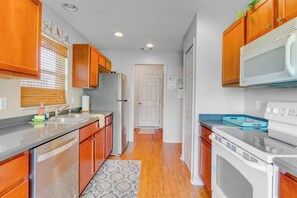 House (2 Bedrooms) | Interior - Ocala Home w/ Screened-in Porch & Community Perks! (Ocala)