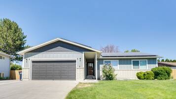 House (5 Bedrooms) | Interior