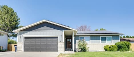 House (5 Bedrooms) | Interior