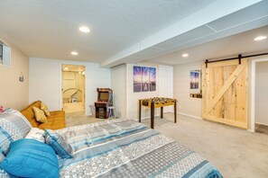 House (5 Bedrooms) | Interior