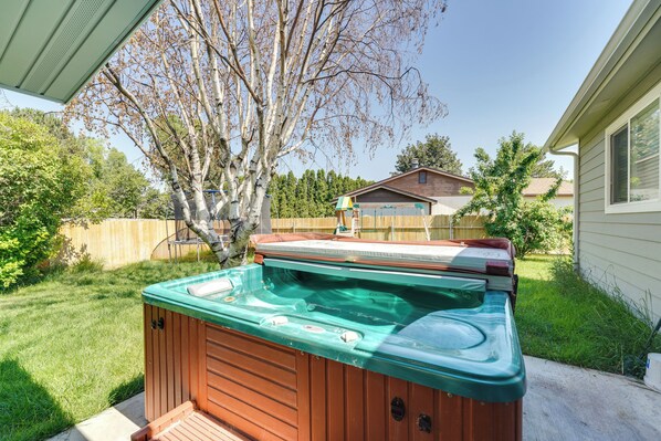 House (5 Bedrooms) | Outdoor spa tub