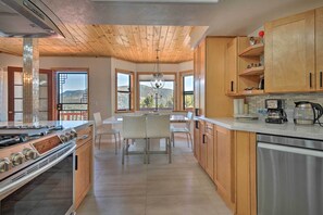 Maison (3 Bedrooms) | Cuisine privée | Micro-ondes, four, plaque de cuisson, lave-vaisselle