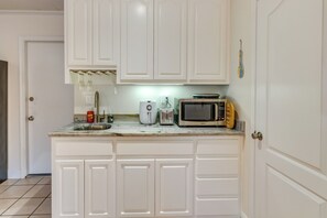 Apartment (0 Bedroom) | Interior