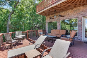 Terrace/patio - Waterfront Granbury Home w/ 3 Decks & Lake Access! (Granbury)