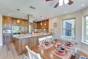 Dining - Waterfront Granbury Home w/ 3 Decks & Lake Access! (Granbury)