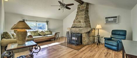 TV, fireplace