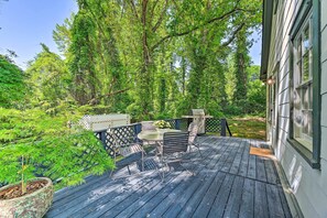 Outdoor dining - New! Private Greensboro Escape w/ Grill, Fire Pit! (Greensboro)