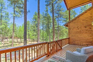 Interior - Wooded Hideaway! Spacious Show Low Log Cabin (Show Low)