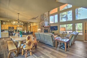 Interior - Wooded Hideaway! Spacious Show Low Log Cabin (Show Low)