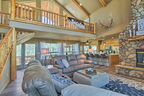 Wooded Hideaway! Spacious Show Low Log Cabin