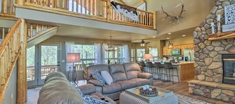 Wooded Hideaway! Spacious Show Low Log Cabin