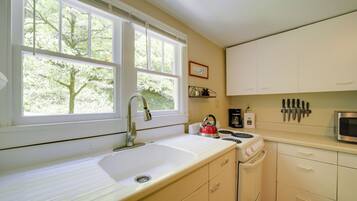 Cottage (2 Bedrooms) | Interior