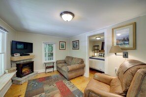 Cottage (2 Bedrooms) | Interior - Private Fire Pit & Creek: Bryson City Retreat! (Bryson City)