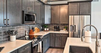 Walk to UNL Campus: Dtwn Lincoln Loft Apt!