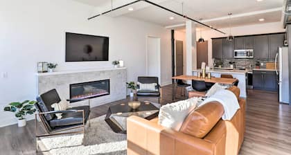Walk to UNL Campus: Dtwn Lincoln Loft Apt!