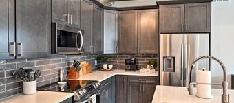 Walk to UNL Campus: Dtwn Lincoln Loft Apt!