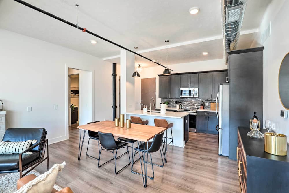 Walk to UNL Campus: Dtwn Lincoln Loft Apt! - Palmyra, NE
