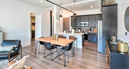 Walk to UNL Campus: Dtwn Lincoln Loft Apt!