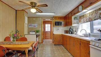 House (2 Bedrooms) | Interior