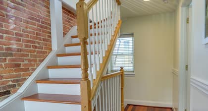 1 Mi to to M&T Bank Stadium: Home w/ Rooftop Patio