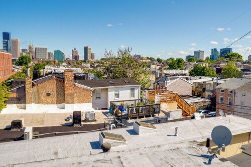 1 Mi to to M&T Bank Stadium: Home w/ Rooftop Patio