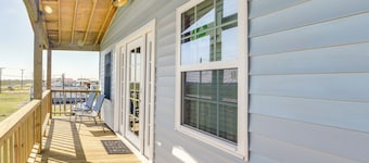 Waterfront Texas Abode w/ Boat Ramp, Pets Welcome