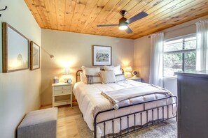 House (2 Bedrooms) | 2 bedrooms, free cribs/infant beds, bed sheets