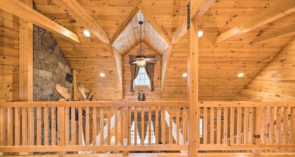 Carroll Log Cabin w/ Deck < 9 Mi to Bretton Woods!