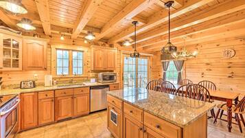 House (4 Bedrooms) | Interior