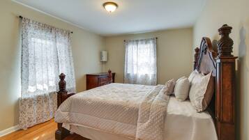 2 bedrooms, iron/ironing board, bed sheets