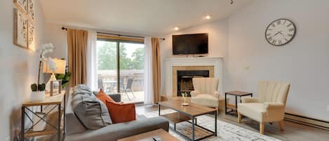 Apartment (2 Bedrooms) | Living area | Fireplace