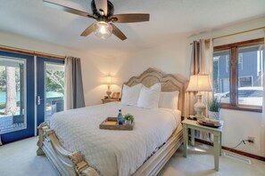 Interior - Waterfront Pine Knoll Shores Gem w/ Boat Dock (Atlantic Beach)