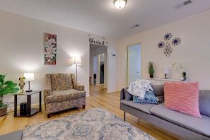 House (3 Bedrooms) | Interior - Stunning Gulfport Getaway ~ 1 Mi to the Beach (Gulfport)