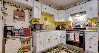 Stunning Gulfport Getaway ~ 1 Mi to the Beach